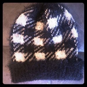 Beanie (black and white)